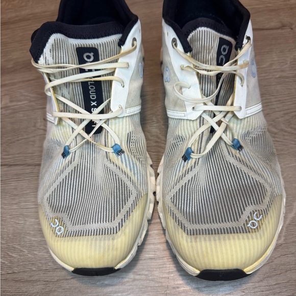 On Running Men's Cream and Black Athletic Shoes - Picture 2 of 10